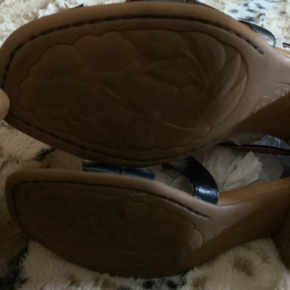 BORN B.O.C. Criss-Cross Strap Sandals / Heels — 6 - Picture 9 of 10